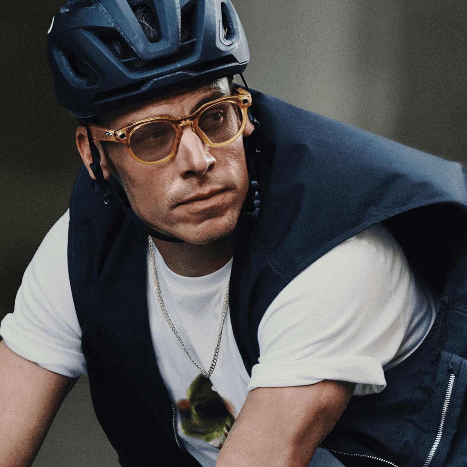 Light curry plastic rectangle sunglasses with photochromic brown lenses for cycling and active sports — view 2
