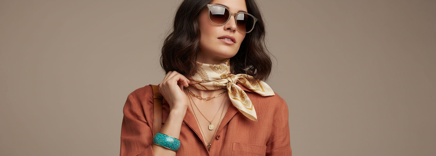 Geometric hexagonal sunglasses with gray lenses and metal frame in retro style — view 5a